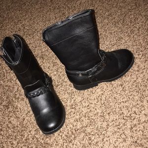 Black boots!